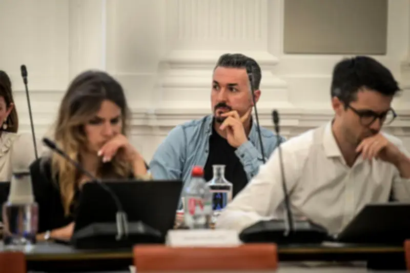 Démission d’un conseiller municipal à Pau pour raisons personnelles