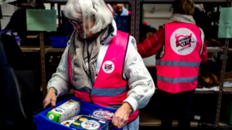 Dons aux associations : chute historique en France en 2025