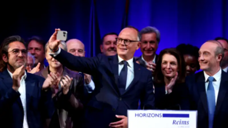 Édouard Philippe accélère sa non-campagne pour la présidentielle 2027