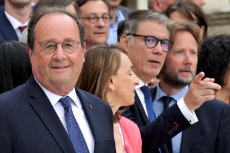 Départ de Vallaud : une opportunité pour Hollande et le centre