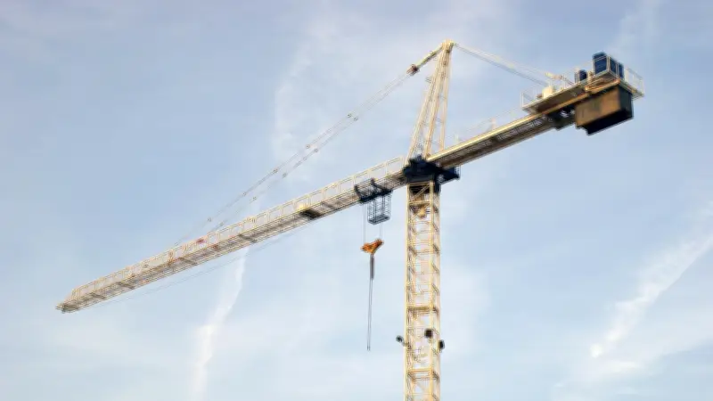 Drame à Canet-en-Roussillon : un jeune homme se tue en sautant d'une grue