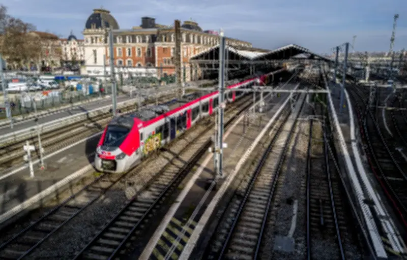 Drame à Toulouse : un jeune de 24 ans meurt après une chute d'un pylône électrique