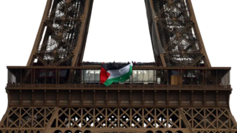 Drapeau palestinien sur la tour Eiffel : les six interpellés risquent une contravention