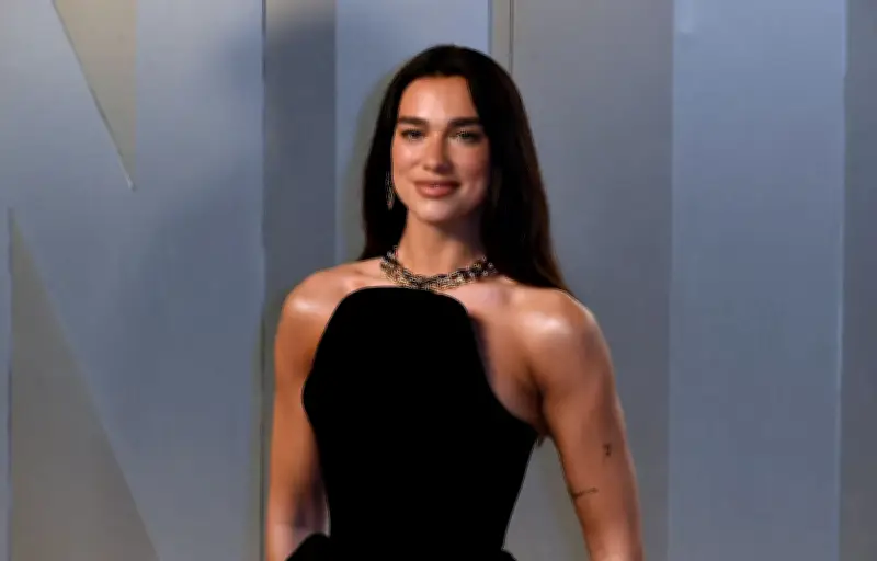 Dua Lipa réclame 15 millions à Samsung pour usage non autorisé de son image