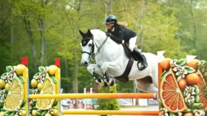 Duo français Anaïs Thers et Carlito brillent en saut d'obstacles