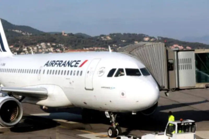 Ebola : un vol Air France dérouté vers Montréal pour un passager congolais