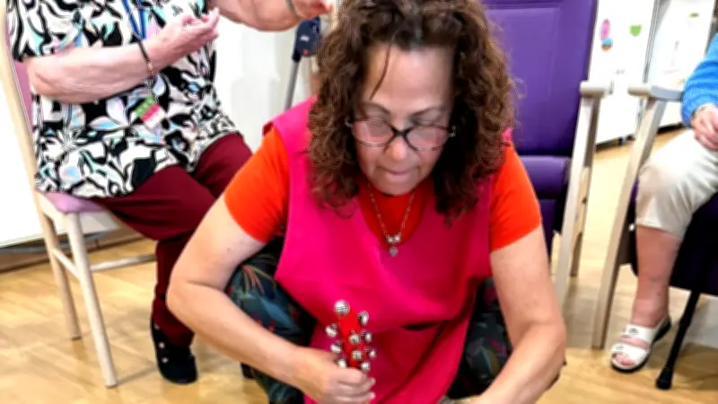 Ehpad de Cazouls-lès-Béziers : atelier percussions intergénérationnel