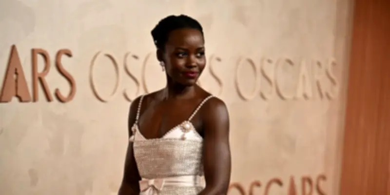 Elon Musk attaque Nolan pour le casting de Lupita Nyong'o dans L'Odyssée