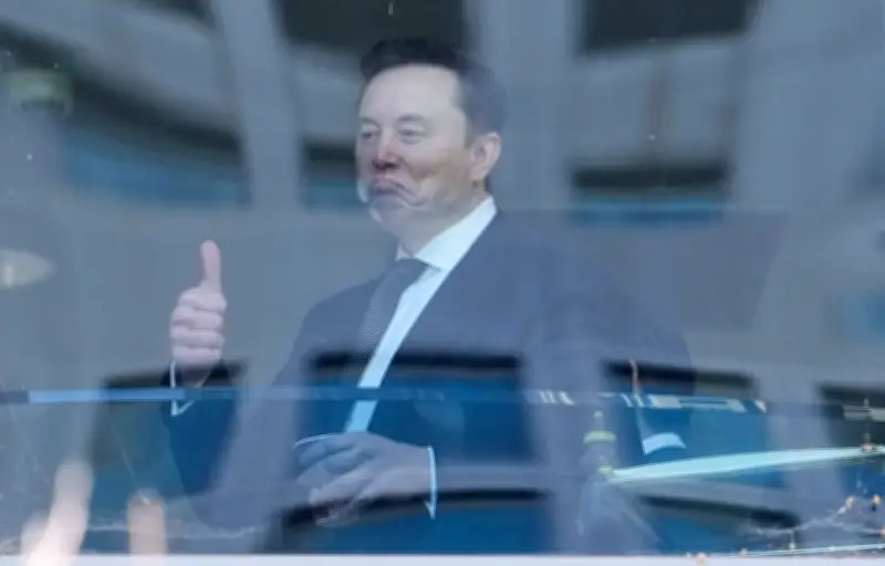 Elon Musk visé par une plainte pour injure homophobe en France
