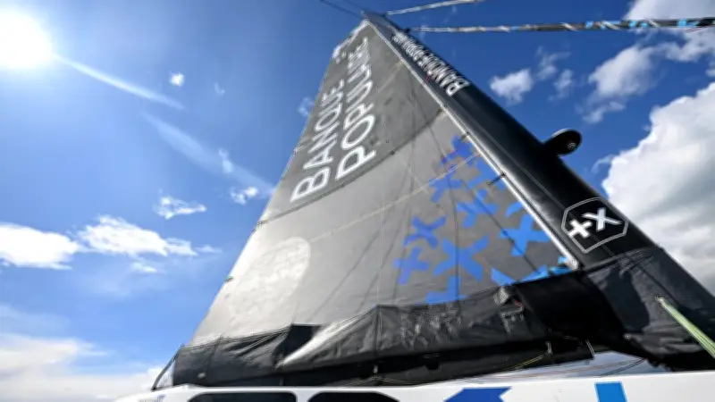 Embarquez à bord du maxi trimaran d'Armel Le Cléac'h, un géant des mers