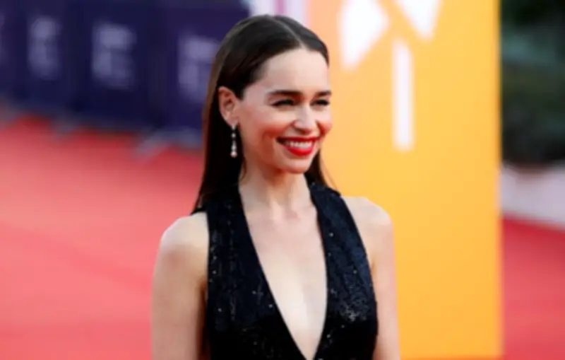 Emilia Clarke sur sa décision de congeler ses ovocytes après ses anévrismes