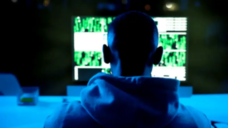 Escroquerie Facebook : 30 000 victimes, un réseau démantelé par une erreur