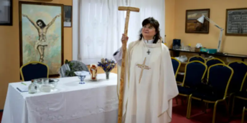 Espagne : une femme prêtre défie le Vatican et l'Église catholique