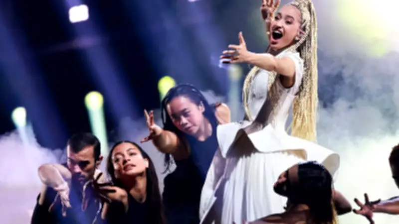 Eurovision 2026 : Monroe, 17 ans, électrise Vienne avec "Regarde!"