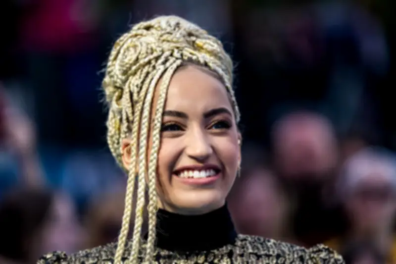 Eurovision 2026 : Monroe, 17 ans, représente la France avec « Regarde ! »