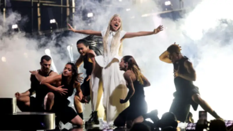 Eurovision 2026 : Monroe applaudie pour sa première prestation en direct