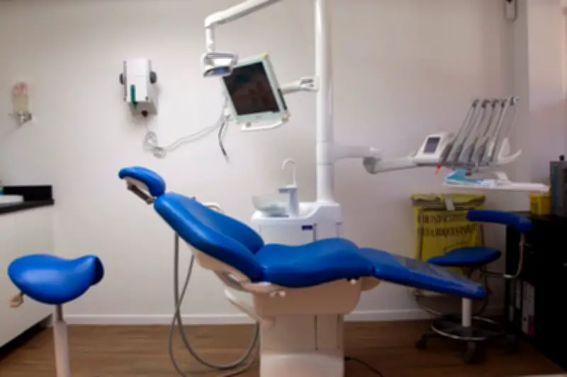 Ex-chirurgien-dentiste condamné à six ans de prison pour mutilations et escroqueries
