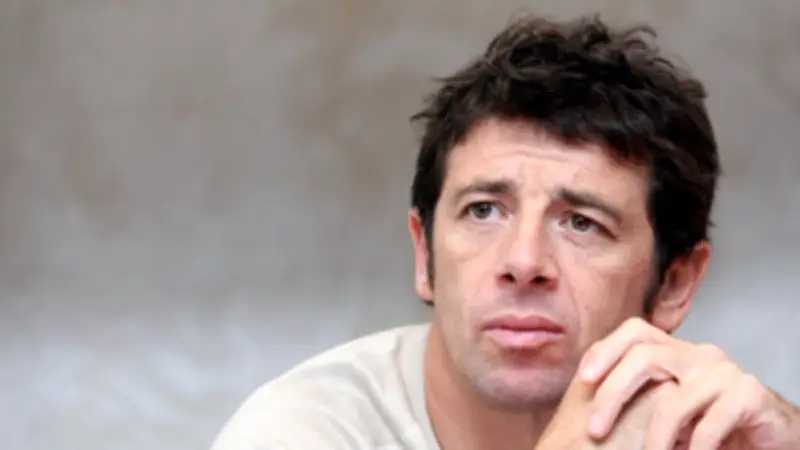 Ex-Miss Alsace accuse Patrick Bruel de viol : le chanteur visé par une trentaine de témoignages