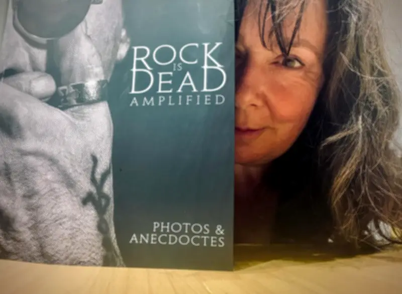 Exposition Carole Epinette à Sarlat : plongée dans l'intimité du rock