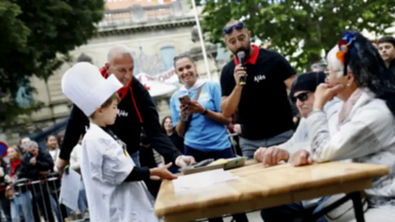 Feria d'Alès : un concours de serveurs de paella haut en couleur