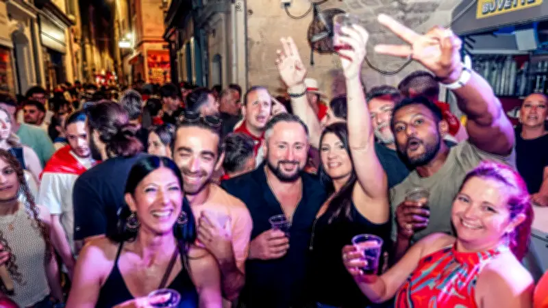 Feria de Pentecôte à Nîmes : une soirée électrique en images