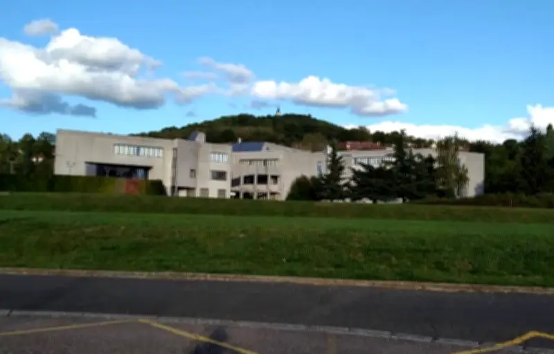 Fermeture d'urgence du lycée des Haberges à Vesoul pour problèmes structurels