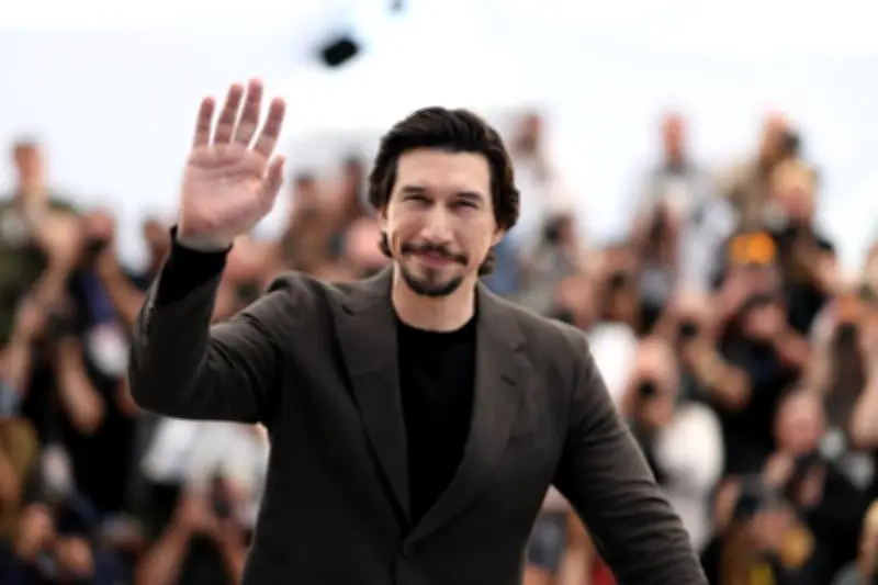 Festival de Cannes 2026 : Adam Driver, arme fatale de James Gray dans "Paper Tiger"