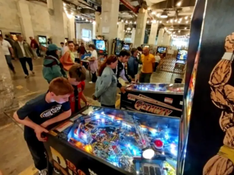 Festival du flipper à Bordeaux : une machine intemporelle séduit toutes les générations