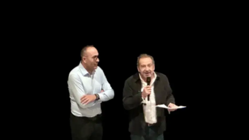 Festival Uzès seuls en scène : Alex Lutz enflamme la 4e édition