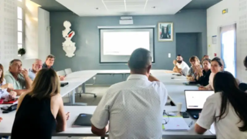 Finances sous pression : Ribaute-les-Tavernes revoit ses ambitions