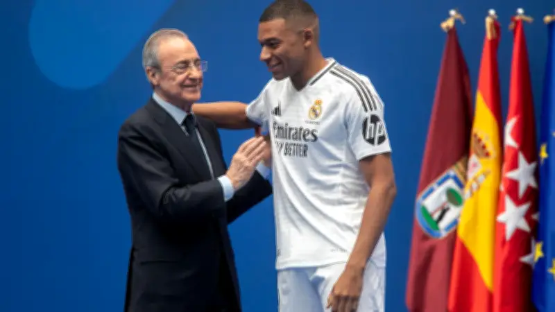 Florentino Perez défend Kylian Mbappé, "meilleur joueur du Real"