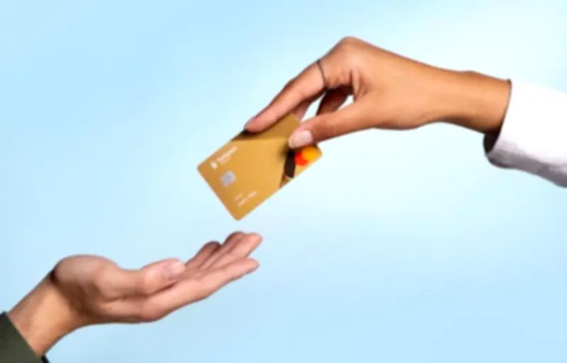 Fortuneo : carte Gold sans frais à l'international et prime de 250 €