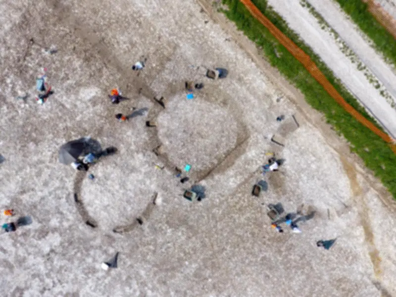 Fouilles archéologiques à Saint-Georges-des-Coteaux : vestiges du Paléolithique au Moyen Âge
