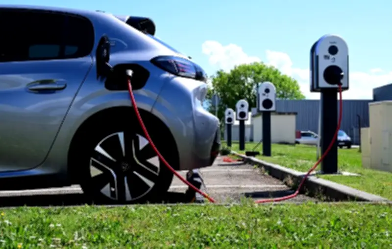 France : objectif de 2 voitures neuves sur 3 électriques d'ici 2030