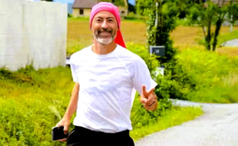 François Blériot, l'ultra marathonien, s'arrête à Épargnes pour la recherche contre la mucoviscidose