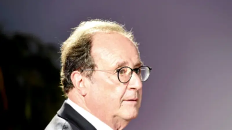 François Hollande : "Le gouvernement a trop tardé" sur les aides carburants