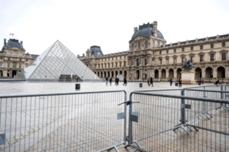 Fraude au Louvre : un troisième agent mis en examen, près d'un million saisi
