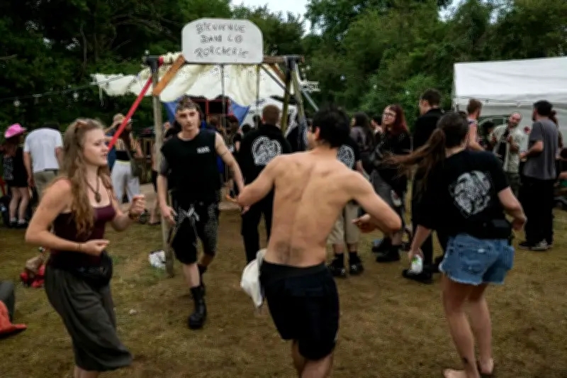 Free party géante près de Bourges : 20 000 fêtards défient les autorités
