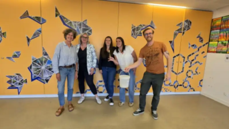 Fresque collective sur l'eau créée à l'école maternelle de Combas