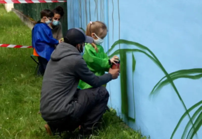 Fresque de contes à Saint-Médard-de-Mussidan par les écoliers