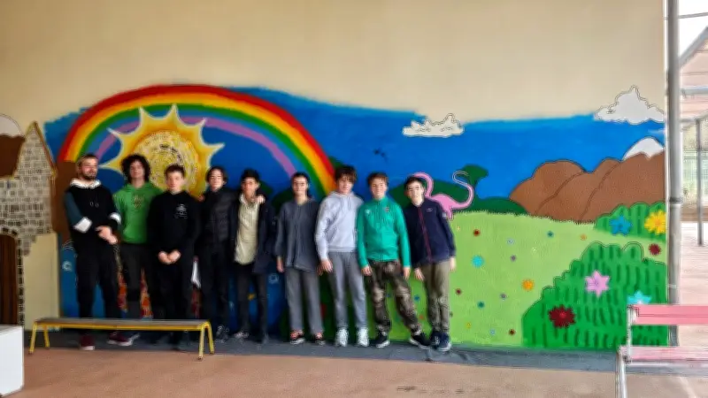 Fresque géante à l'école du Chat perché par le Club des Jeunes