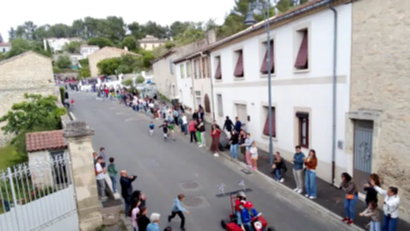 Fête de printemps à Langlade : défilé de caisses à savon et convivialité