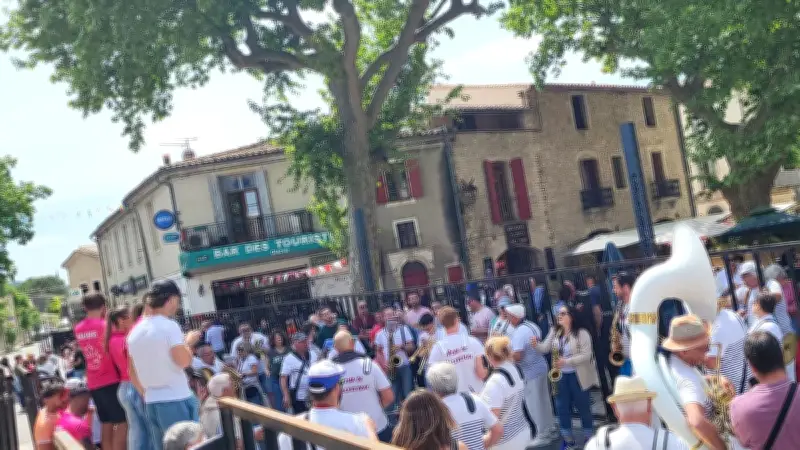 Fête du 1er mai à Saint-Martin-de-Londres : abrivado, fanfares et pétanque