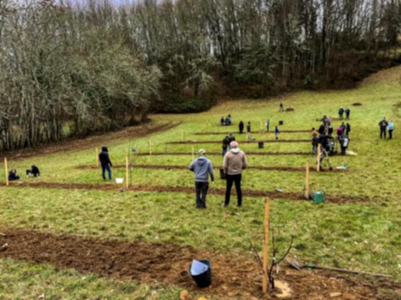 Fête du verger à Simeyrols : dévoilement du Gardien du verger