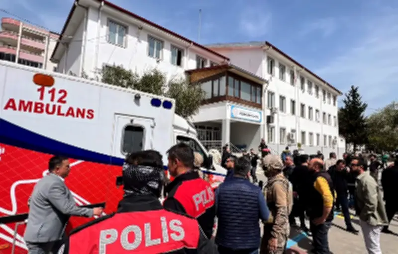 Fusillade meurtrière à Mersin : un adolescent de 17 ans recherché
