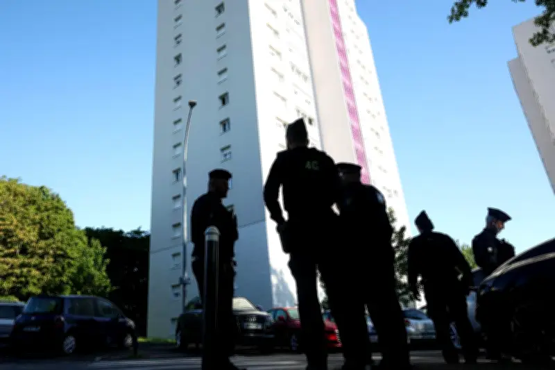 Fusillade à Nantes : un adolescent tué, les habitants sous le choc