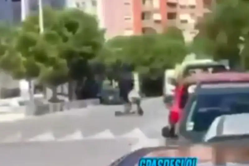 Fusillade à Nice : la vidéo glaçante du tueur à trottinette