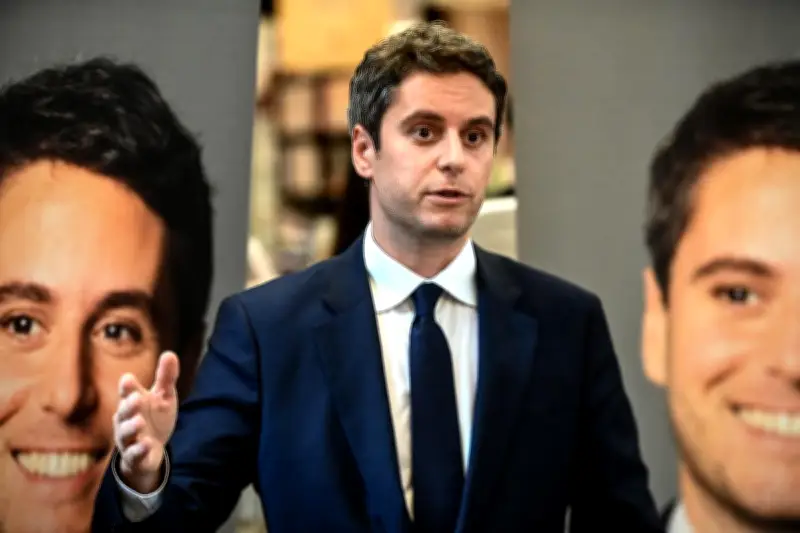 Gabriel Attal en campagne avec le trésor de guerre de la macronie