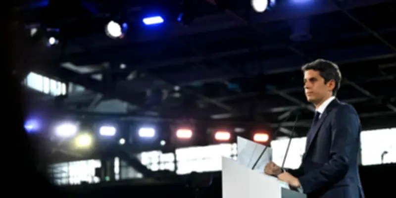 Gabriel Attal : "Mes adversaires, c'est La France insoumise et le Rassemblement national"
