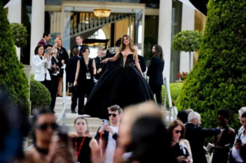 Gala amfAR 2026 : Geena Davis, Robbie Williams, Paul Pogba réunis à Antibes
